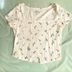 hollister cropped baby tee with flowers